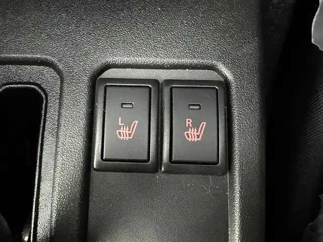 スズキ ジムニー XC 愛知県 2025(令7)年 0.1千km ジャングルグリーン 純正ディスプレイオーディオ/（Bluetooth/AM/FM/USB入力）/バックカメラ/シートヒーター/電動格納ミラー/フルフラット/LEDライト/ステアリングリモコン/ダウンヒルアシスト/コーナーセンサー/アダプティブクルーズコントロール/衝突軽減システム/純正AW