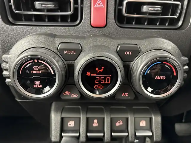 スズキ ジムニー XC 愛知県 2025(令7)年 0.1千km ジャングルグリーン 純正ディスプレイオーディオ/（Bluetooth/AM/FM/USB入力）/バックカメラ/シートヒーター/電動格納ミラー/フルフラット/LEDライト/ステアリングリモコン/ダウンヒルアシスト/コーナーセンサー/アダプティブクルーズコントロール/衝突軽減システム/純正AW