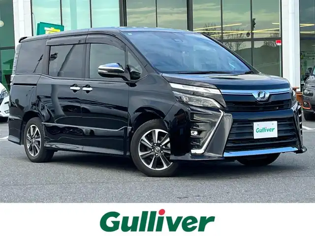 トヨタ ヴォクシー ZS 煌 奈良県 2018(平30)年 6.4万km ブラック トヨタセーフティ　/両側パワースライド　/カロッツェリアサイバーフルセグナビ９インチ　/【ＡＶＩＣ－ＣＥ９０１ＶＯ】　/純正AW　205/60/R16　/純正フロアマット　/３列シート　/８人乗り仕様　/ETC