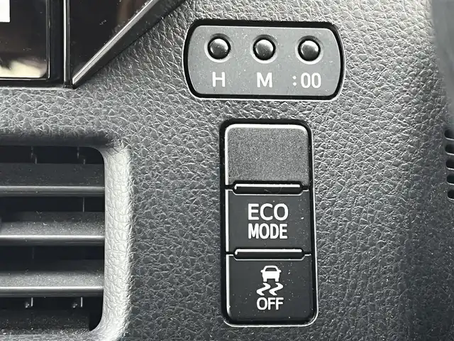 トヨタ ヴォクシー ZS 煌 奈良県 2018(平30)年 6.4万km ブラック トヨタセーフティ　/両側パワースライド　/カロッツェリアサイバーフルセグナビ９インチ　/【ＡＶＩＣ－ＣＥ９０１ＶＯ】　/純正AW　205/60/R16　/純正フロアマット　/３列シート　/８人乗り仕様　/ETC