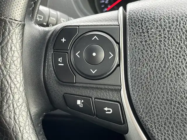 トヨタ ヴォクシー ZS 煌 奈良県 2018(平30)年 6.4万km ブラック トヨタセーフティ　/両側パワースライド　/カロッツェリアサイバーフルセグナビ９インチ　/【ＡＶＩＣ－ＣＥ９０１ＶＯ】　/純正AW　205/60/R16　/純正フロアマット　/３列シート　/８人乗り仕様　/ETC