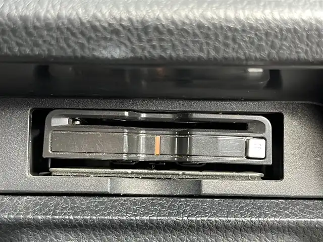 トヨタ ヴォクシー ZS 煌 奈良県 2018(平30)年 6.4万km ブラック トヨタセーフティ　/両側パワースライド　/カロッツェリアサイバーフルセグナビ９インチ　/【ＡＶＩＣ－ＣＥ９０１ＶＯ】　/純正AW　205/60/R16　/純正フロアマット　/３列シート　/８人乗り仕様　/ETC