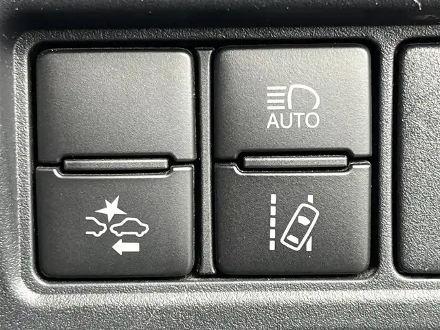 トヨタ ヴォクシー ZS 煌 奈良県 2018(平30)年 6.4万km ブラック トヨタセーフティ　/両側パワースライド　/カロッツェリアサイバーフルセグナビ９インチ　/【ＡＶＩＣ－ＣＥ９０１ＶＯ】　/純正AW　205/60/R16　/純正フロアマット　/３列シート　/８人乗り仕様　/ETC