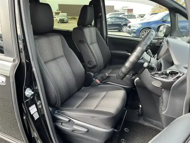 トヨタ ヴォクシー ZS 煌 奈良県 2018(平30)年 6.4万km ブラック トヨタセーフティ　/両側パワースライド　/カロッツェリアサイバーフルセグナビ９インチ　/【ＡＶＩＣ－ＣＥ９０１ＶＯ】　/純正AW　205/60/R16　/純正フロアマット　/３列シート　/８人乗り仕様　/ETC