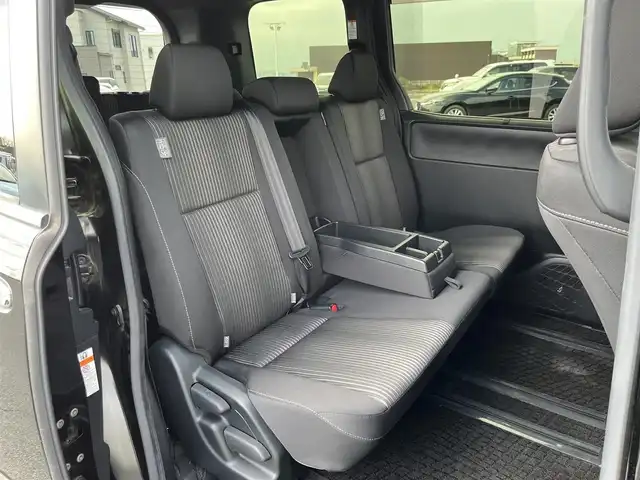 トヨタ ヴォクシー ZS 煌 奈良県 2018(平30)年 6.4万km ブラック トヨタセーフティ　/両側パワースライド　/カロッツェリアサイバーフルセグナビ９インチ　/【ＡＶＩＣ－ＣＥ９０１ＶＯ】　/純正AW　205/60/R16　/純正フロアマット　/３列シート　/８人乗り仕様　/ETC