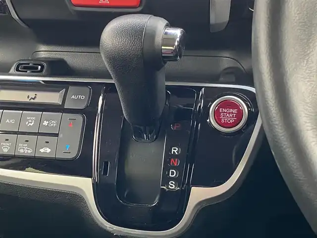 ホンダ Ｎ ＢＯＸ 岐阜県 2017(平29)年 3万km プレミアムホワイトパールⅡ 両側パワースライドドア/バックカメラ/純正ナビ　CD/DVD/ハーフレザーシート/LEDヘッドライト/ステアリングスイッチ/クルーズコントロール/アイドリングストップ/取扱説明書/保証書/スペアキー/ETC/純正フロアマット