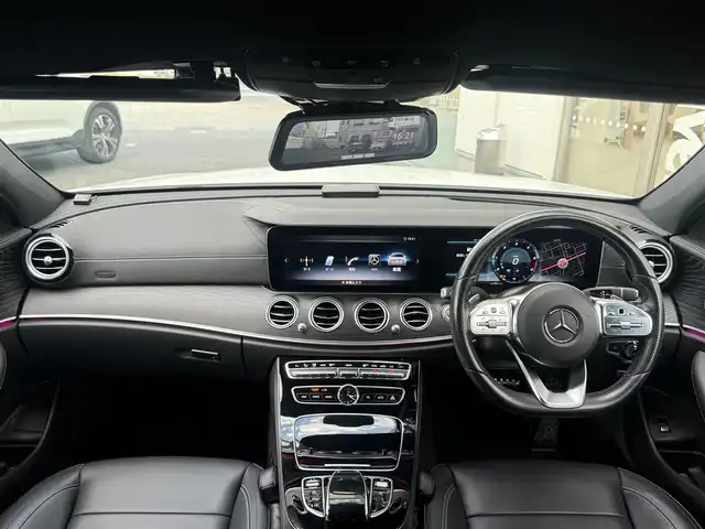 メルセデス・ベンツ Ｅ２２０ｄ ローレウスエディション 愛知県 2020(令2)年 7.1万km ポーラホワイト /禁煙//正規ディーラー車//AMGライン　//エアバランスパッケージ//エクスクルーシブパッケージ//レーダーセーフティパッケージ//ブルメスターサウンド　//純正19AW//メーカーナビ　//フルセグ/USB/SD//AndroidAuto/AppleCarPlay//全方位カメラ　//ETC2.0　//前後ドラレコ//デジタルルームミラー　//パワーバックドア//黒革　//前後シートヒーター　//メモリ付パワーシート//BSA/LCA/ACC/HUD/パーキングアシスト//アテンションアシスト/ブレーキアシスト//アイドリングストップ　//革巻きステアリング//ステアリングスイッチ//パドルシフト//アンビエントライト//オートリトラミラー //LEDオートライト //純正マット//保証書　//取説　//ディーラー記録簿　//スペアキー