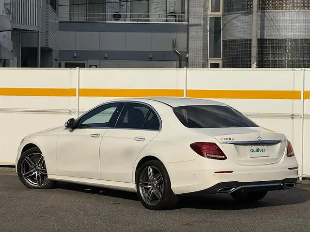 メルセデス・ベンツ Ｅ２２０ｄ ローレウスエディション 愛知県 2020(令2)年 7.1万km ポーラホワイト /禁煙//正規ディーラー車//AMGライン　//エアバランスパッケージ//エクスクルーシブパッケージ//レーダーセーフティパッケージ//ブルメスターサウンド　//純正19AW//メーカーナビ　//フルセグ/USB/SD//AndroidAuto/AppleCarPlay//全方位カメラ　//ETC2.0　//前後ドラレコ//デジタルルームミラー　//パワーバックドア//黒革　//前後シートヒーター　//メモリ付パワーシート//BSA/LCA/ACC/HUD/パーキングアシスト//アテンションアシスト/ブレーキアシスト//アイドリングストップ　//革巻きステアリング//ステアリングスイッチ//パドルシフト//アンビエントライト//オートリトラミラー //LEDオートライト //純正マット//保証書　//取説　//ディーラー記録簿　//スペアキー