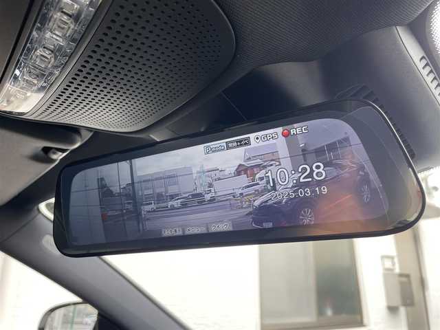 メルセデス・ベンツ Ｅ２２０ｄ ローレウスエディション 愛知県 2020(令2)年 7.1万km ポーラホワイト /禁煙//正規ディーラー車//AMGライン　//エアバランスパッケージ//エクスクルーシブパッケージ//レーダーセーフティパッケージ//ブルメスターサウンド　//純正19AW//メーカーナビ　//フルセグ/USB/SD//AndroidAuto/AppleCarPlay//全方位カメラ　//ETC2.0　//前後ドラレコ//デジタルルームミラー　//パワーバックドア//黒革　//前後シートヒーター　//メモリ付パワーシート//BSA/LCA/ACC/HUD/パーキングアシスト//アテンションアシスト/ブレーキアシスト//アイドリングストップ　//革巻きステアリング//ステアリングスイッチ//パドルシフト//アンビエントライト//オートリトラミラー //LEDオートライト //純正マット//保証書　//取説　//ディーラー記録簿　//スペアキー