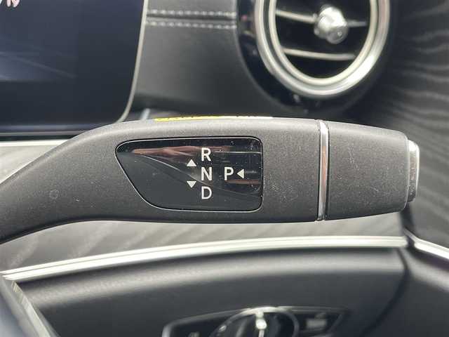 メルセデス・ベンツ Ｅ２２０ｄ ローレウスエディション 愛知県 2020(令2)年 7.1万km ポーラホワイト /禁煙//正規ディーラー車//AMGライン　//エアバランスパッケージ//エクスクルーシブパッケージ//レーダーセーフティパッケージ//ブルメスターサウンド　//純正19AW//メーカーナビ　//フルセグ/USB/SD//AndroidAuto/AppleCarPlay//全方位カメラ　//ETC2.0　//前後ドラレコ//デジタルルームミラー　//パワーバックドア//黒革　//前後シートヒーター　//メモリ付パワーシート//BSA/LCA/ACC/HUD/パーキングアシスト//アテンションアシスト/ブレーキアシスト//アイドリングストップ　//革巻きステアリング//ステアリングスイッチ//パドルシフト//アンビエントライト//オートリトラミラー //LEDオートライト //純正マット//保証書　//取説　//ディーラー記録簿　//スペアキー