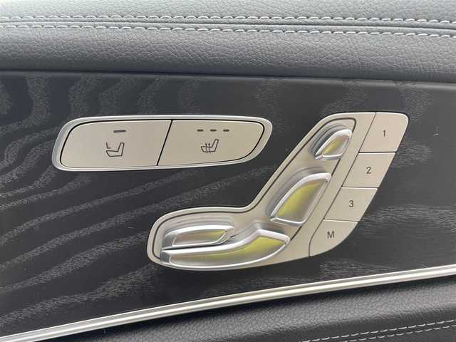 メルセデス・ベンツ Ｅ２２０ｄ ローレウスエディション 愛知県 2020(令2)年 7.1万km ポーラホワイト /禁煙//正規ディーラー車//AMGライン　//エアバランスパッケージ//エクスクルーシブパッケージ//レーダーセーフティパッケージ//ブルメスターサウンド　//純正19AW//メーカーナビ　//フルセグ/USB/SD//AndroidAuto/AppleCarPlay//全方位カメラ　//ETC2.0　//前後ドラレコ//デジタルルームミラー　//パワーバックドア//黒革　//前後シートヒーター　//メモリ付パワーシート//BSA/LCA/ACC/HUD/パーキングアシスト//アテンションアシスト/ブレーキアシスト//アイドリングストップ　//革巻きステアリング//ステアリングスイッチ//パドルシフト//アンビエントライト//オートリトラミラー //LEDオートライト //純正マット//保証書　//取説　//ディーラー記録簿　//スペアキー