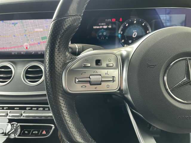 メルセデス・ベンツ Ｅ２２０ｄ ローレウスエディション 愛知県 2020(令2)年 7.1万km ポーラホワイト /禁煙//正規ディーラー車//AMGライン　//エアバランスパッケージ//エクスクルーシブパッケージ//レーダーセーフティパッケージ//ブルメスターサウンド　//純正19AW//メーカーナビ　//フルセグ/USB/SD//AndroidAuto/AppleCarPlay//全方位カメラ　//ETC2.0　//前後ドラレコ//デジタルルームミラー　//パワーバックドア//黒革　//前後シートヒーター　//メモリ付パワーシート//BSA/LCA/ACC/HUD/パーキングアシスト//アテンションアシスト/ブレーキアシスト//アイドリングストップ　//革巻きステアリング//ステアリングスイッチ//パドルシフト//アンビエントライト//オートリトラミラー //LEDオートライト //純正マット//保証書　//取説　//ディーラー記録簿　//スペアキー