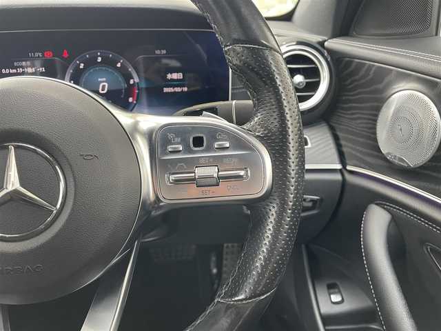 メルセデス・ベンツ Ｅ２２０ｄ ローレウスエディション 愛知県 2020(令2)年 7.1万km ポーラホワイト /禁煙//正規ディーラー車//AMGライン　//エアバランスパッケージ//エクスクルーシブパッケージ//レーダーセーフティパッケージ//ブルメスターサウンド　//純正19AW//メーカーナビ　//フルセグ/USB/SD//AndroidAuto/AppleCarPlay//全方位カメラ　//ETC2.0　//前後ドラレコ//デジタルルームミラー　//パワーバックドア//黒革　//前後シートヒーター　//メモリ付パワーシート//BSA/LCA/ACC/HUD/パーキングアシスト//アテンションアシスト/ブレーキアシスト//アイドリングストップ　//革巻きステアリング//ステアリングスイッチ//パドルシフト//アンビエントライト//オートリトラミラー //LEDオートライト //純正マット//保証書　//取説　//ディーラー記録簿　//スペアキー