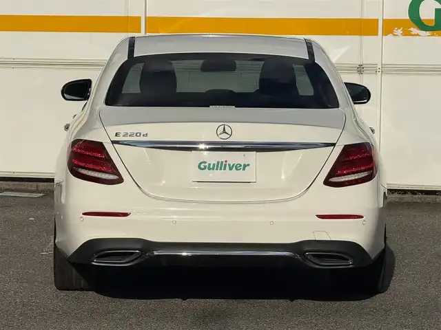メルセデス・ベンツ Ｅ２２０ｄ ローレウスエディション 愛知県 2020(令2)年 7.1万km ポーラホワイト /禁煙//正規ディーラー車//AMGライン　//エアバランスパッケージ//エクスクルーシブパッケージ//レーダーセーフティパッケージ//ブルメスターサウンド　//純正19AW//メーカーナビ　//フルセグ/USB/SD//AndroidAuto/AppleCarPlay//全方位カメラ　//ETC2.0　//前後ドラレコ//デジタルルームミラー　//パワーバックドア//黒革　//前後シートヒーター　//メモリ付パワーシート//BSA/LCA/ACC/HUD/パーキングアシスト//アテンションアシスト/ブレーキアシスト//アイドリングストップ　//革巻きステアリング//ステアリングスイッチ//パドルシフト//アンビエントライト//オートリトラミラー //LEDオートライト //純正マット//保証書　//取説　//ディーラー記録簿　//スペアキー