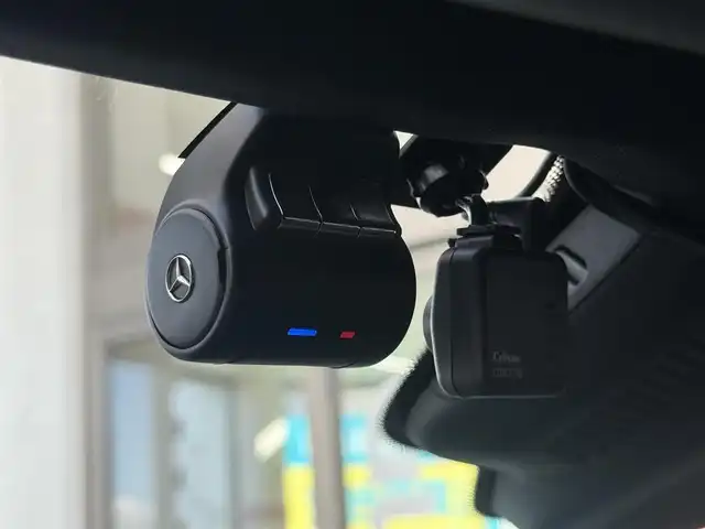 メルセデス・ベンツ Ｅ２２０ｄ ローレウスエディション 愛知県 2020(令2)年 7.1万km ポーラホワイト /禁煙//正規ディーラー車//AMGライン　//エアバランスパッケージ//エクスクルーシブパッケージ//レーダーセーフティパッケージ//ブルメスターサウンド　//純正19AW//メーカーナビ　//フルセグ/USB/SD//AndroidAuto/AppleCarPlay//全方位カメラ　//ETC2.0　//前後ドラレコ//デジタルルームミラー　//パワーバックドア//黒革　//前後シートヒーター　//メモリ付パワーシート//BSA/LCA/ACC/HUD/パーキングアシスト//アテンションアシスト/ブレーキアシスト//アイドリングストップ　//革巻きステアリング//ステアリングスイッチ//パドルシフト//アンビエントライト//オートリトラミラー //LEDオートライト //純正マット//保証書　//取説　//ディーラー記録簿　//スペアキー