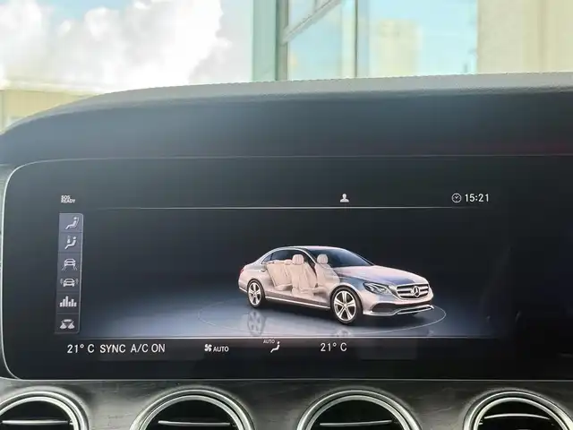メルセデス・ベンツ Ｅ２２０ｄ ローレウスエディション 愛知県 2020(令2)年 7.1万km ポーラホワイト /禁煙//正規ディーラー車//AMGライン　//エアバランスパッケージ//エクスクルーシブパッケージ//レーダーセーフティパッケージ//ブルメスターサウンド　//純正19AW//メーカーナビ　//フルセグ/USB/SD//AndroidAuto/AppleCarPlay//全方位カメラ　//ETC2.0　//前後ドラレコ//デジタルルームミラー　//パワーバックドア//黒革　//前後シートヒーター　//メモリ付パワーシート//BSA/LCA/ACC/HUD/パーキングアシスト//アテンションアシスト/ブレーキアシスト//アイドリングストップ　//革巻きステアリング//ステアリングスイッチ//パドルシフト//アンビエントライト//オートリトラミラー //LEDオートライト //純正マット//保証書　//取説　//ディーラー記録簿　//スペアキー