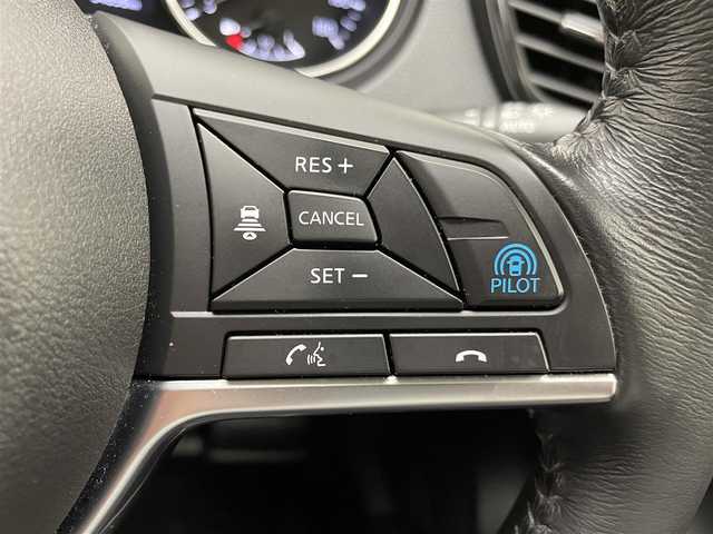 日産 エクストレイル ハイブリッド 20Xi 愛知県 2018(平30)年 5.5万km ブリリアントホワイトパール 純正SDナビ/（CD/DVD/フルセグTV）/バックカメラ/アラウンドビューモニター/プロパイロット/エマージェンシーブレーキ/ブラインドスポットモニター/アダクティブクルーズコントロール/コーナーセンサー（前後）/横滑り防止装置/レーンキープアシスト/衝突軽減システム/インテリジェントルームミラー/パワーバックドア/カプロンシート/全席シートヒーター/ビルトインETC/LEDヘッドライト/フォグランプ/4WD/ドライブレコーダー（前後）/TVキット/純正17インチアルミホイール/スマートキー