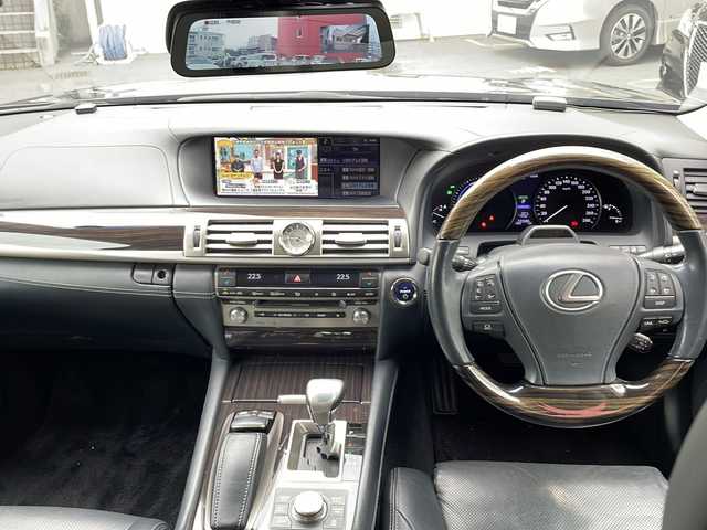 レクサス ＬＳ 600hL エグゼクティブP 宮崎県 2013(平25)年 12.2万km ブラック 純正ナビ/ETC/バックカメラ/レーダークルーズコントロール/レーンキープアシスト/ＢＳＭ/ステアリングヒーター/エアシート/コーナーセンサー/リアサンシェード/サンルーフ/パワートランク/マークレビンソンサウンドシステム/保証書/取扱説明書