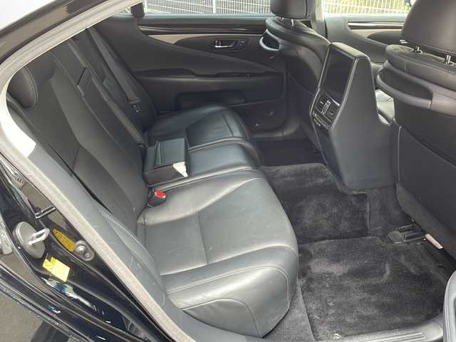 レクサス ＬＳ 600hL エグゼクティブP 宮崎県 2013(平25)年 12.2万km ブラック 純正ナビ/ETC/バックカメラ/レーダークルーズコントロール/レーンキープアシスト/ＢＳＭ/ステアリングヒーター/エアシート/コーナーセンサー/リアサンシェード/サンルーフ/パワートランク/マークレビンソンサウンドシステム/保証書/取扱説明書