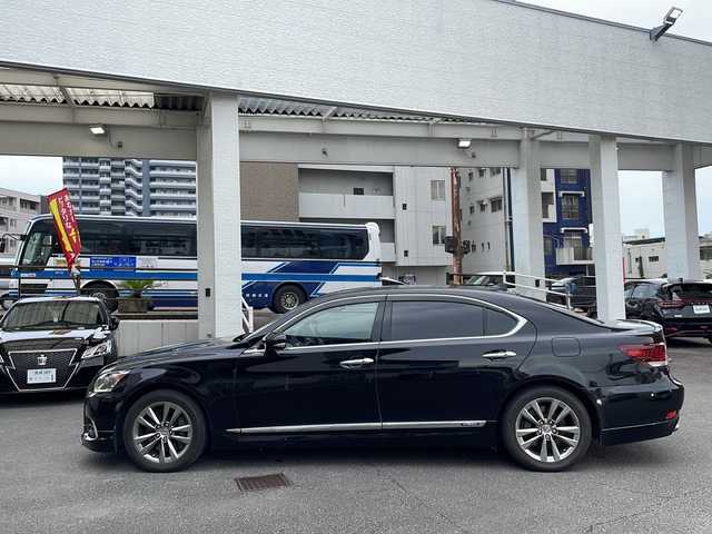 レクサス ＬＳ 600hL エグゼクティブP 宮崎県 2013(平25)年 12.2万km ブラック 純正ナビ/ETC/バックカメラ/レーダークルーズコントロール/レーンキープアシスト/ＢＳＭ/ステアリングヒーター/エアシート/コーナーセンサー/リアサンシェード/サンルーフ/パワートランク/マークレビンソンサウンドシステム/保証書/取扱説明書