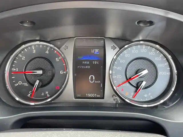 トヨタ ハイラックス Z GRスポーツ 愛知県 2022(令4)年 1.9万km スーパーホワイトⅡ ・ターボ車/・寒冷地使用/・純正ディスプレイオーディオ（ナビあり）/・全方位カメラ/・ETC（新セキュリティ対応）/・Bluetooth/USB/HDMI接続/・アダプティブクルーズコントロール/・MTモード付きAT/・パドルシフト/・パワーシート（D）/・ハーフレザーシート/・純正フロアマット/・純正１８インチアルミホイール/・LEDヘッドライト/・コーナーセンサー/・横滑り防止装置/・衝突軽減ブレーキ/・レーンキープアシスト/・ドライブレコーダー（前後）/・ダウンヒルアシストコントロール/・アラウンドビューモニター