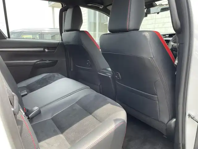 トヨタ ハイラックス Z GRスポーツ 愛知県 2022(令4)年 1.9万km スーパーホワイトⅡ ・ターボ車/・寒冷地使用/・純正ディスプレイオーディオ（ナビあり）/・全方位カメラ/・ETC（新セキュリティ対応）/・Bluetooth/USB/HDMI接続/・アダプティブクルーズコントロール/・MTモード付きAT/・パドルシフト/・パワーシート（D）/・ハーフレザーシート/・純正フロアマット/・純正１８インチアルミホイール/・LEDヘッドライト/・コーナーセンサー/・横滑り防止装置/・衝突軽減ブレーキ/・レーンキープアシスト/・ドライブレコーダー（前後）/・ダウンヒルアシストコントロール/・アラウンドビューモニター