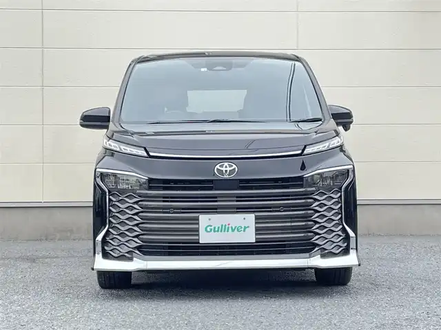 トヨタ ヴォクシー S－Z 茨城県 2022(令4)年 2.4万km アティチュードブラックマイカ 革巻きステアリング/10インチナビ機能付きDA/DVDプレイヤー/バックカメラ/純正ドライブレコーダー/両側パワースライドドア/ハーフレザーシート/シートヒーター/USB/HDMI/トヨタセーフティセンス/レーダークルーズコントロール/LEDヘッドライト/ETC