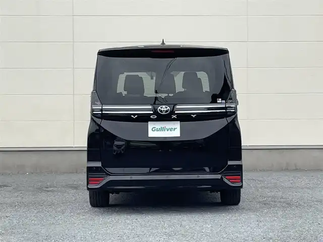 トヨタ ヴォクシー S－Z 茨城県 2022(令4)年 2.4万km アティチュードブラックマイカ 革巻きステアリング/10インチナビ機能付きDA/DVDプレイヤー/バックカメラ/純正ドライブレコーダー/両側パワースライドドア/ハーフレザーシート/シートヒーター/USB/HDMI/トヨタセーフティセンス/レーダークルーズコントロール/LEDヘッドライト/ETC