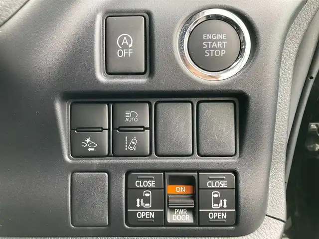 トヨタ ヴォクシー ZS 煌Ⅲ 千葉県 2021(令3)年 3.4万km イナズマスパーキングブラックガラスフレーク 純正10インチナビ/(フルセグTV/BT/CD/DVD/FM/AM)/バックカメラ/モデリスタエアロ/衝突被害軽減システム/車線逸脱警報/クルーズコントロール/純正フリップダウンモニター/ハーフレザーシート/両側パワースライドドア/横滑り防止装置/ETC/アイドリングストップ/LEDヘッドライト/フォグランプ/オートライト/ウィンカーミラー/電動格納ミラー/純正16インチAW/シートリフター/プッシュスタート/スマートキー/スペアキー/フロアマット/ドアバイザー/取扱説明書/保証書