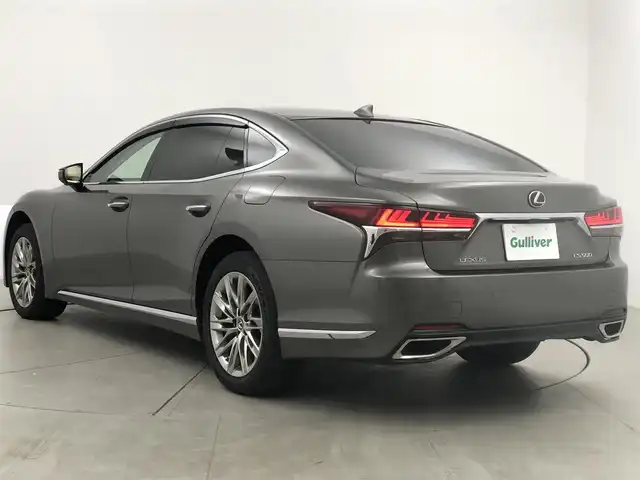 レクサス ＬＳ 500 バージョンL 愛知県 2018(平30)年 6.9万km マンガンラスター オプションボディカラー（マンガンラスター）/ムーンルーフ/純正フロアマット/予防安全パッケージ/　　・衝突被害軽減ブレーキ/　　・フロントクロストラフィックアラート/　　・車線はみ出しアラート/　　・ハンドル操作サポート/　　・レーンチェンジアシスト/　　・追従ドライブ支援機能/　　・自動ハイビーム/　　・標識読み取りディスプレイ/　　・発進遅れ告知機能/　　・ドライバー異常時対応システム/　　・ドライバーモニター連携/　　・プロアクティブドライビングアシスト/ブラインドスポットモニター/パノラミックビューモニター /三眼フルLEDヘッドランプ/ITS Connect/HUD/ステアリングリモコン/パドルシフト/パワーシート/シートメモリ/シートヒーター/エアシート/レーダー探知機/スマートキー