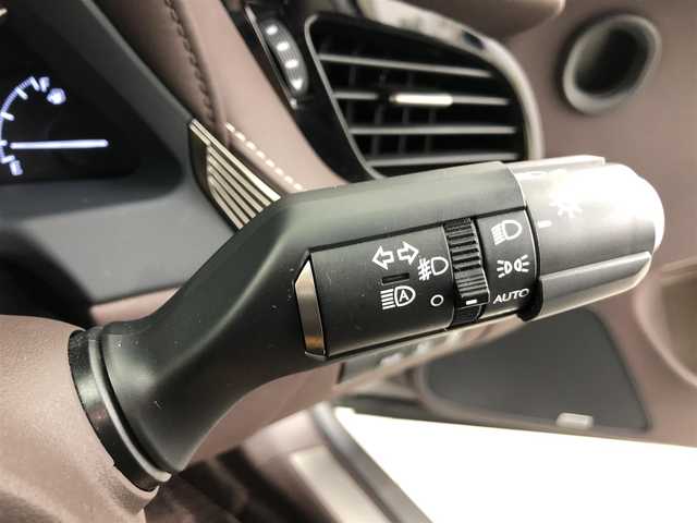 レクサス ＬＳ 500 バージョンL 愛知県 2018(平30)年 6.9万km マンガンラスター オプションボディカラー（マンガンラスター）/ムーンルーフ/純正フロアマット/予防安全パッケージ/　　・衝突被害軽減ブレーキ/　　・フロントクロストラフィックアラート/　　・車線はみ出しアラート/　　・ハンドル操作サポート/　　・レーンチェンジアシスト/　　・追従ドライブ支援機能/　　・自動ハイビーム/　　・標識読み取りディスプレイ/　　・発進遅れ告知機能/　　・ドライバー異常時対応システム/　　・ドライバーモニター連携/　　・プロアクティブドライビングアシスト/ブラインドスポットモニター/パノラミックビューモニター /三眼フルLEDヘッドランプ/ITS Connect/HUD/ステアリングリモコン/パドルシフト/パワーシート/シートメモリ/シートヒーター/エアシート/レーダー探知機/スマートキー