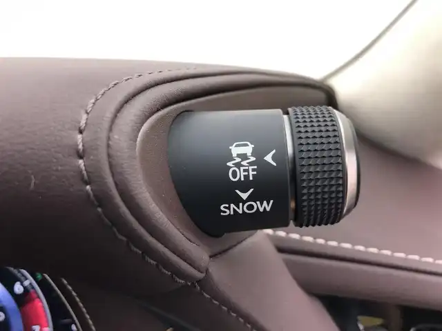 レクサス ＬＳ 500 バージョンL 愛知県 2018(平30)年 6.9万km マンガンラスター オプションボディカラー（マンガンラスター）/ムーンルーフ/純正フロアマット/予防安全パッケージ/　　・衝突被害軽減ブレーキ/　　・フロントクロストラフィックアラート/　　・車線はみ出しアラート/　　・ハンドル操作サポート/　　・レーンチェンジアシスト/　　・追従ドライブ支援機能/　　・自動ハイビーム/　　・標識読み取りディスプレイ/　　・発進遅れ告知機能/　　・ドライバー異常時対応システム/　　・ドライバーモニター連携/　　・プロアクティブドライビングアシスト/ブラインドスポットモニター/パノラミックビューモニター /三眼フルLEDヘッドランプ/ITS Connect/HUD/ステアリングリモコン/パドルシフト/パワーシート/シートメモリ/シートヒーター/エアシート/レーダー探知機/スマートキー
