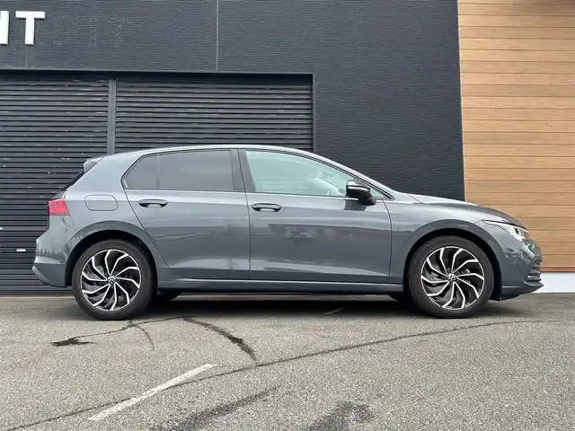 フォルクスワーゲン ＶＷ ゴルフ TDI アクティブアドバンス 宮崎県 2022(令4)年 3.4万km グレー 純正メモリナビ/・Bluetooth/・フルセグテレビ /・アップルカープレイ /・アンドロイドオート/・ミラーリンク/衝突軽減ブレーキ/ETC/バックカメラ/・コーナーセンサー/アクティブクルーズコントロール/・レーンキープ /・ブラインドスポット/純正ドライブレコーダー/DN席シートヒーター/LEDヘッドライト/・オートライト/・オートハイビーム/ハンドルヒーター/アンビエントライト/ヘッドアップディスプレイ/ワイヤレスチャージ/スマートキー/純正17インチアルミホイール