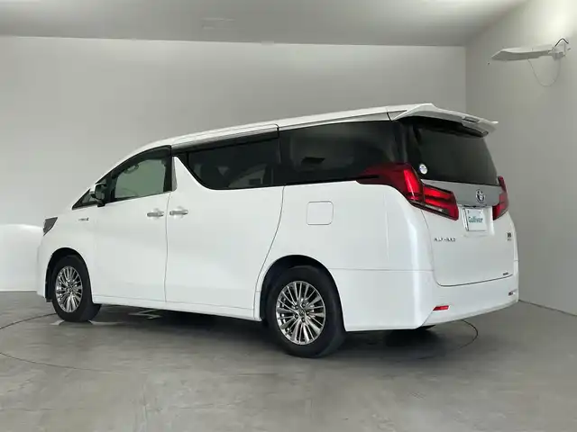 トヨタ アルファードハイブリット G Fパッケージ 埼玉県 2018(平30)年 3.5万km ホワイトパールクリスタルシャイン ４WD/純正メーカーオプションナビ/CD/DVD/Bluetooth/フルセグ/後席用フリップダウンモニター/デジタルインナーミラー/パノラミックビューモニター/トヨタセーフティセンス/・プリクラッシュセーフティ/・レーントレーシングアシスト/・レーダークルーズコントロール/・ロードサインアシスト/・オートマチックハイビーム/ブラインドスポットモニター/先行車発進告知/ビルトインETC2.0/パワーバックドア/レザーシート/前席パワーシート/前席シートヒーター/エアシート/純正17インチAW/オートライト/２限LEDヘッドライト/社外AW付きスタッドレスタイヤ４本積込