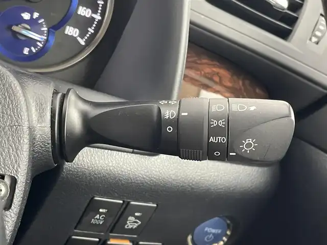 トヨタ アルファードハイブリット G Fパッケージ 埼玉県 2018(平30)年 3.5万km ホワイトパールクリスタルシャイン ４WD/純正メーカーオプションナビ/CD/DVD/Bluetooth/フルセグ/後席用フリップダウンモニター/デジタルインナーミラー/パノラミックビューモニター/トヨタセーフティセンス/・プリクラッシュセーフティ/・レーントレーシングアシスト/・レーダークルーズコントロール/・ロードサインアシスト/・オートマチックハイビーム/ブラインドスポットモニター/先行車発進告知/ビルトインETC2.0/パワーバックドア/レザーシート/前席パワーシート/前席シートヒーター/エアシート/純正17インチAW/オートライト/２限LEDヘッドライト/社外AW付きスタッドレスタイヤ４本積込