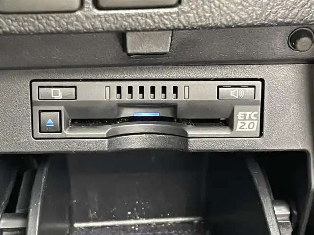 トヨタ アルファードハイブリット G Fパッケージ 埼玉県 2018(平30)年 3.5万km ホワイトパールクリスタルシャイン ４WD/純正メーカーオプションナビ/CD/DVD/Bluetooth/フルセグ/後席用フリップダウンモニター/デジタルインナーミラー/パノラミックビューモニター/トヨタセーフティセンス/・プリクラッシュセーフティ/・レーントレーシングアシスト/・レーダークルーズコントロール/・ロードサインアシスト/・オートマチックハイビーム/ブラインドスポットモニター/先行車発進告知/ビルトインETC2.0/パワーバックドア/レザーシート/前席パワーシート/前席シートヒーター/エアシート/純正17インチAW/オートライト/２限LEDヘッドライト/社外AW付きスタッドレスタイヤ４本積込