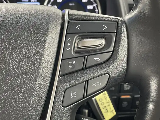 トヨタ アルファードハイブリット G Fパッケージ 埼玉県 2018(平30)年 3.5万km ホワイトパールクリスタルシャイン ４WD/純正メーカーオプションナビ/CD/DVD/Bluetooth/フルセグ/後席用フリップダウンモニター/デジタルインナーミラー/パノラミックビューモニター/トヨタセーフティセンス/・プリクラッシュセーフティ/・レーントレーシングアシスト/・レーダークルーズコントロール/・ロードサインアシスト/・オートマチックハイビーム/ブラインドスポットモニター/先行車発進告知/ビルトインETC2.0/パワーバックドア/レザーシート/前席パワーシート/前席シートヒーター/エアシート/純正17インチAW/オートライト/２限LEDヘッドライト/社外AW付きスタッドレスタイヤ４本積込