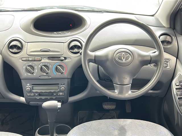 トヨタ ヴィッツ F Dパッケージ ビューティフルS 富山県 2002(平14)年 9.3万km シルバーM 禁煙車　/４ＷＤ　/特別仕様車　/純正アルミ　/純正オーディオ　/電動格納ミラー　/ワンオーナー