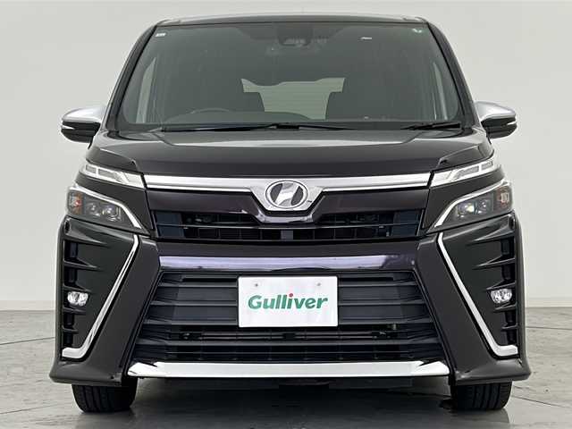 トヨタ ヴォクシー ZS 煌 宮城県 2018(平30)年 7.1万km ボルドーマイカメタリック Toyota Safety Sense /・プリクラッシュセーフティ/・レーンディパーチャーアラート/・オートマチックハイビーム/クルーズコントロール/純正10インチSDナビ/・BT.CD.DVD.USB.SD.HDMI/バックカメラ/フルセグTV/両側パワースライドドア/純正12.1インチフリップダウンモニター/ドライブレコーダー（F）/ビルトインETC/ステアリングスイッチ/LEDヘッドライト/LEDフォグライト/プッシュスタート/スマートキー/アイドリングストップ/社外フロアマット/純正16インチAW/ロールサンシェード/シートバックテーブル
