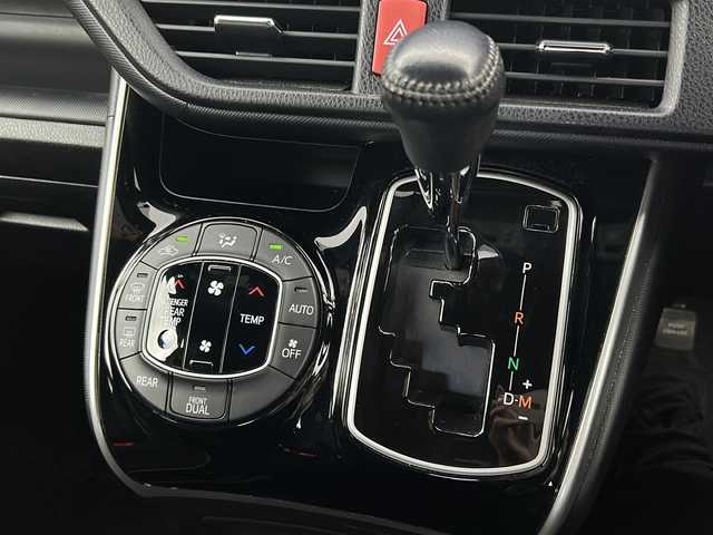 トヨタ ヴォクシー ZS 煌 宮城県 2018(平30)年 7.1万km ボルドーマイカメタリック Toyota Safety Sense /・プリクラッシュセーフティ/・レーンディパーチャーアラート/・オートマチックハイビーム/クルーズコントロール/純正10インチSDナビ/・BT.CD.DVD.USB.SD.HDMI/バックカメラ/フルセグTV/両側パワースライドドア/純正12.1インチフリップダウンモニター/ドライブレコーダー（F）/ビルトインETC/ステアリングスイッチ/LEDヘッドライト/LEDフォグライト/プッシュスタート/スマートキー/アイドリングストップ/社外フロアマット/純正16インチAW/ロールサンシェード/シートバックテーブル