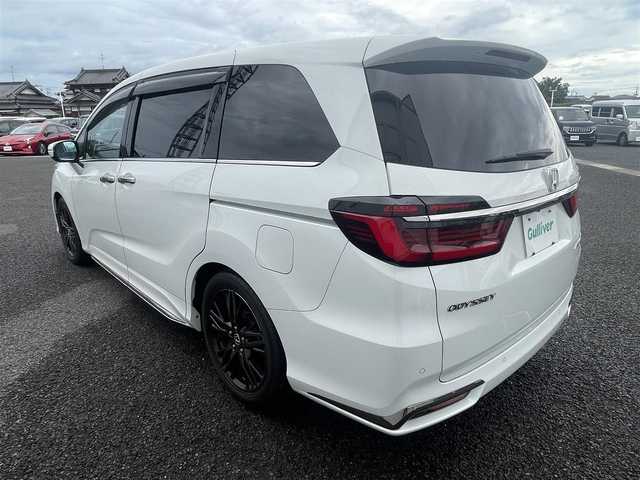 ホンダ オデッセイ アブソルート EX 熊本県 2022(令4)年 4万km パール 純正10インチナビ（VXU-227DYi）/・フルセグTV/Bluetooth/DVD/CD/HDMI/純正12.8型フリップダウンモニター/全周囲カメラ/両側パワースライドドア/パワーテールゲート/シートヒーター/純正前後ドライブレコーダー/前後コーナーセンサー/ビルトインETC2.0/純正18インチアルミホイール/純正フロアマット/純正ドアバイザー/ホンダセンシング/・標識認識システム/・CMBS（衝突軽減システム）/・ACC先行車検知音/・先行車発信警報/・路外逸脱抑制システム/・レーンキープアシストシステム/・ブラインドスポットシステム