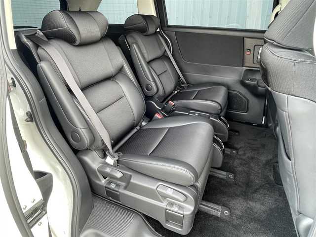 ホンダ オデッセイ アブソルート EX 熊本県 2022(令4)年 4万km パール 純正10インチナビ（VXU-227DYi）/・フルセグTV/Bluetooth/DVD/CD/HDMI/純正12.8型フリップダウンモニター/全周囲カメラ/両側パワースライドドア/パワーテールゲート/シートヒーター/純正前後ドライブレコーダー/前後コーナーセンサー/ビルトインETC2.0/純正18インチアルミホイール/純正フロアマット/純正ドアバイザー/ホンダセンシング/・標識認識システム/・CMBS（衝突軽減システム）/・ACC先行車検知音/・先行車発信警報/・路外逸脱抑制システム/・レーンキープアシストシステム/・ブラインドスポットシステム