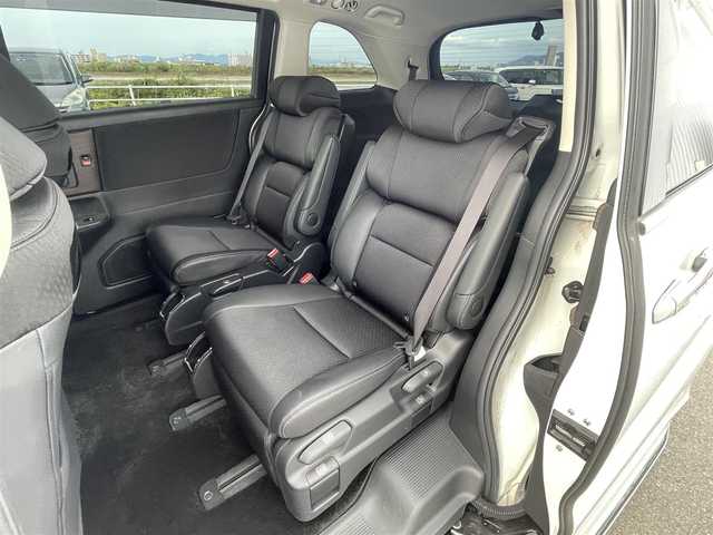 ホンダ オデッセイ アブソルート EX 熊本県 2022(令4)年 4万km パール 純正10インチナビ（VXU-227DYi）/・フルセグTV/Bluetooth/DVD/CD/HDMI/純正12.8型フリップダウンモニター/全周囲カメラ/両側パワースライドドア/パワーテールゲート/シートヒーター/純正前後ドライブレコーダー/前後コーナーセンサー/ビルトインETC2.0/純正18インチアルミホイール/純正フロアマット/純正ドアバイザー/ホンダセンシング/・標識認識システム/・CMBS（衝突軽減システム）/・ACC先行車検知音/・先行車発信警報/・路外逸脱抑制システム/・レーンキープアシストシステム/・ブラインドスポットシステム