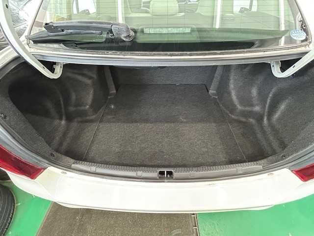 トヨタ カローラ アクシオ 1．5X 宮城県 2015(平27)年 15.7万km スーパーホワイトⅡ 4WD/純正メモリナビ/AM/FM/BT/CD/フルセグTV/バックカメラ/社外アルミ夏タイヤ15インチ/フロントワイパーデアイサー/ヘッドランプレベライザー/横滑り防止装置/衝突被害軽減システム/ウィンカードアミラー/ETC/保証書・記録簿・取扱説明書