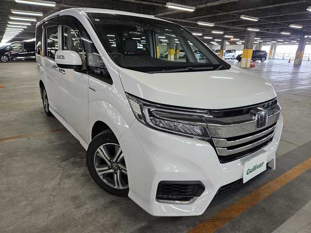 ホンダ ステップワゴン スパーダ ハイブリッド G EX ホンダセンシング 宮崎県 2019(令1)年 8万km プラチナホワイトパール 純正9型ナビ/　(Bluetooth/CD/DVD)/フルセグTV/両側パワースライドドア/バックカメラ/ビルトインETC/コムテックドライブレコーダー/渋滞追従機能付アダプティブクルコン/ホンダセンシング/・衝突軽減ブレーキ/・誤発進抑制機能/・車線維持支援システム/・標識認識機能/・先行車発進お知らせ機能/・歩行者事故低減ステアリング/LEDヘッドランプ/デュアルオートエアコン/本革巻きステアリング/ソフトウィーブ/合皮コンビシート/前席シートヒーター/2列目キャプテンシート/純正16インチアルミホイール/スマートキーシステム/禁煙車