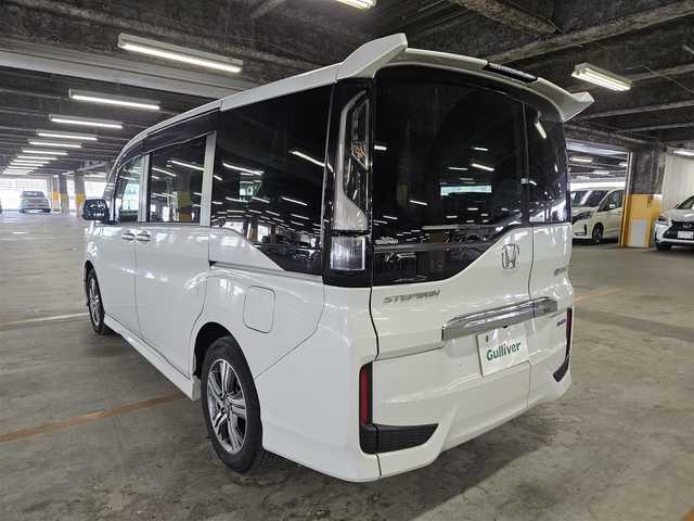 ホンダ ステップワゴン スパーダ ハイブリッド G EX ホンダセンシング 宮崎県 2019(令1)年 8万km プラチナホワイトパール 純正9型ナビ/　(Bluetooth/CD/DVD)/フルセグTV/両側パワースライドドア/バックカメラ/ビルトインETC/コムテックドライブレコーダー/渋滞追従機能付アダプティブクルコン/ホンダセンシング/・衝突軽減ブレーキ/・誤発進抑制機能/・車線維持支援システム/・標識認識機能/・先行車発進お知らせ機能/・歩行者事故低減ステアリング/LEDヘッドランプ/デュアルオートエアコン/本革巻きステアリング/ソフトウィーブ/合皮コンビシート/前席シートヒーター/2列目キャプテンシート/純正16インチアルミホイール/スマートキーシステム/禁煙車