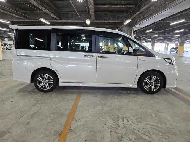 ホンダ ステップワゴン スパーダ ハイブリッド G EX ホンダセンシング 宮崎県 2019(令1)年 8万km プラチナホワイトパール 純正9型ナビ/　(Bluetooth/CD/DVD)/フルセグTV/両側パワースライドドア/バックカメラ/ビルトインETC/コムテックドライブレコーダー/渋滞追従機能付アダプティブクルコン/ホンダセンシング/・衝突軽減ブレーキ/・誤発進抑制機能/・車線維持支援システム/・標識認識機能/・先行車発進お知らせ機能/・歩行者事故低減ステアリング/LEDヘッドランプ/デュアルオートエアコン/本革巻きステアリング/ソフトウィーブ/合皮コンビシート/前席シートヒーター/2列目キャプテンシート/純正16インチアルミホイール/スマートキーシステム/禁煙車