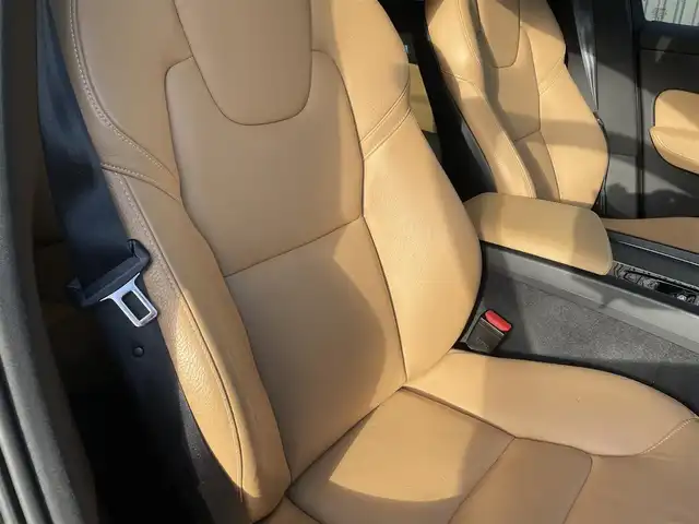 ボルボ ＸＣ６０ T5 AWD モーメンタム 福島県 2018(平30)年 4.8万km グレー ワンオーナー/アダプティブクルーズコントロール/ブラインドスポットモニター/レーンキープアシスト/茶革シート/パワーシート(前席)/シートヒーター(前席)/パワーリアゲート/フットオープナー/純正ナビ(BT/USB/CD)/AppleCarPlay/フルセグTV/360°カメラ/純正18AW/自動駐車/パーキングアシスト/コーナーリングライト/アダプティブヘッドライト/ドライブレコーダー(前方)/ETC/取扱説明書/保証書/スペアキー
