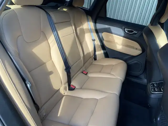 ボルボ ＸＣ６０ T5 AWD モーメンタム 福島県 2018(平30)年 4.8万km グレー ワンオーナー/アダプティブクルーズコントロール/ブラインドスポットモニター/レーンキープアシスト/茶革シート/パワーシート(前席)/シートヒーター(前席)/パワーリアゲート/フットオープナー/純正ナビ(BT/USB/CD)/AppleCarPlay/フルセグTV/360°カメラ/純正18AW/自動駐車/パーキングアシスト/コーナーリングライト/アダプティブヘッドライト/ドライブレコーダー(前方)/ETC/取扱説明書/保証書/スペアキー