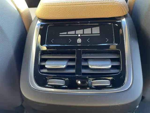 ボルボ ＸＣ６０ T5 AWD モーメンタム 福島県 2018(平30)年 4.8万km グレー ワンオーナー/アダプティブクルーズコントロール/ブラインドスポットモニター/レーンキープアシスト/茶革シート/パワーシート(前席)/シートヒーター(前席)/パワーリアゲート/フットオープナー/純正ナビ(BT/USB/CD)/AppleCarPlay/フルセグTV/360°カメラ/純正18AW/自動駐車/パーキングアシスト/コーナーリングライト/アダプティブヘッドライト/ドライブレコーダー(前方)/ETC/取扱説明書/保証書/スペアキー